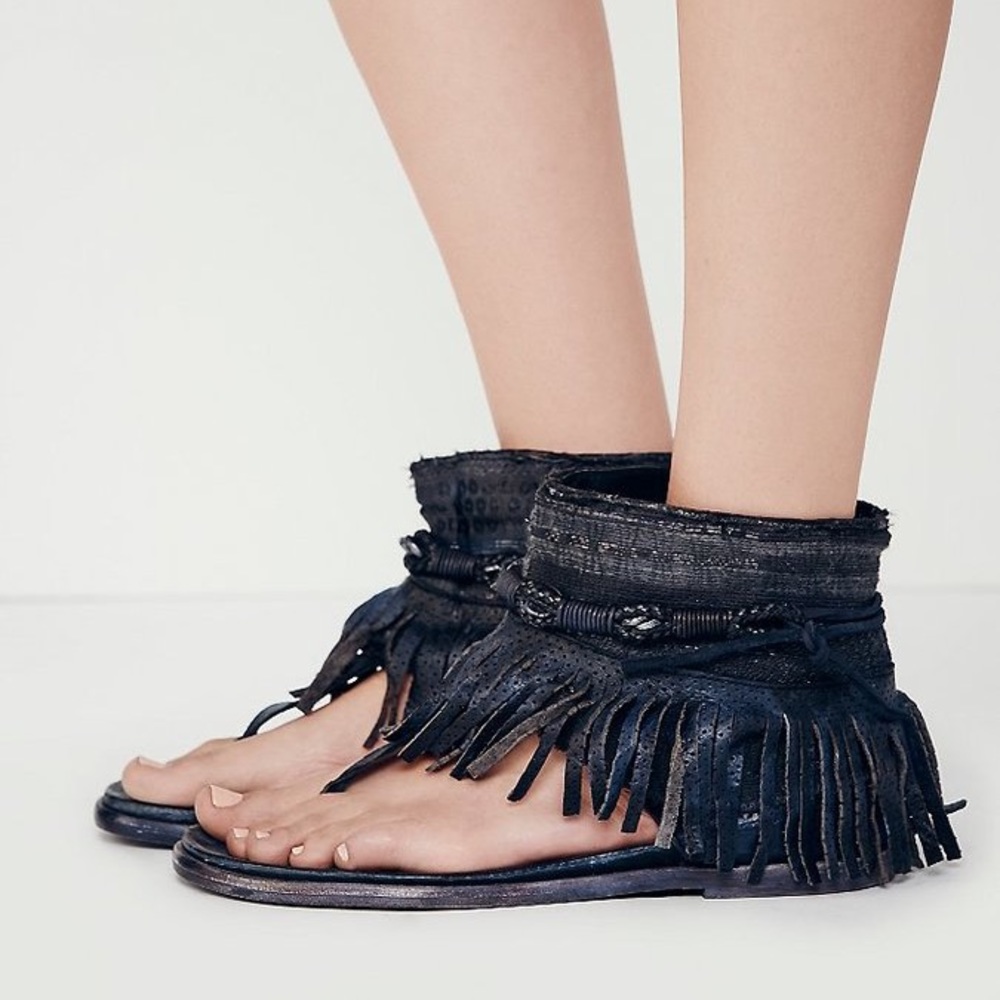 Free People FP Collection Wonder Land Black Fringe Sandals Leather 39.